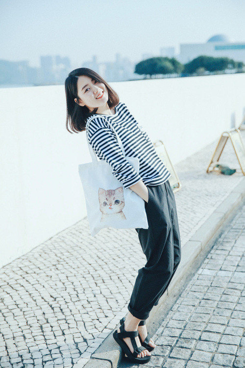 大型海滩冲浪比赛，浪花中的青春激情，冲浪比赛项目