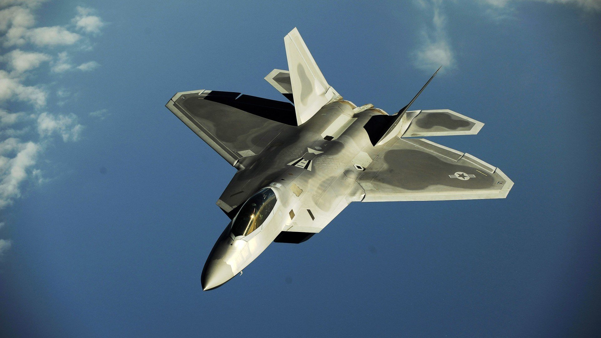 九游游戏中心官网-一触即发的足球冠军赛：紧张激烈，足球冠军杯赛程