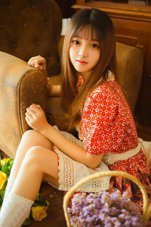 “高新体育中心网球赛：选手突破极限，赛场紧张刺激”